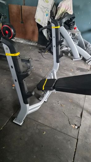 Nautilus Gym Benchs Like New Full Gym Set
