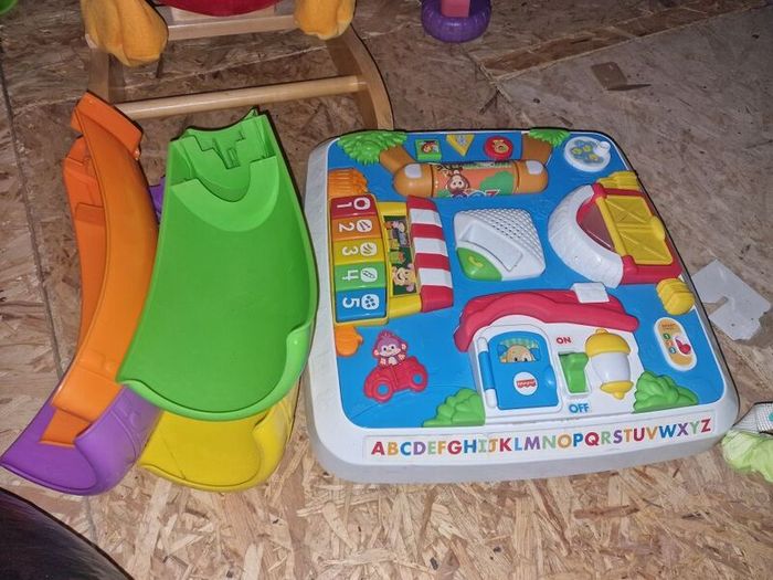 Fisher-Price Laugh & Learn Smart Stages Around the Town Activity Table