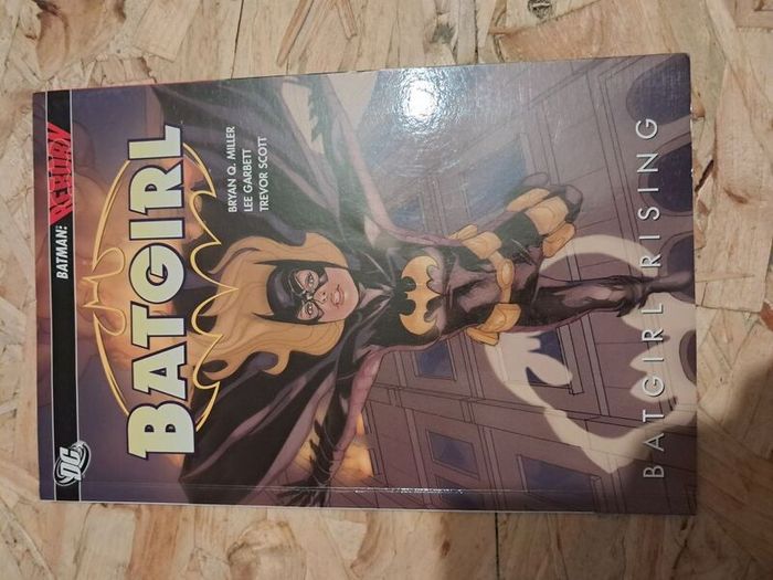 Graphic novel - Batgirl rising tpb
