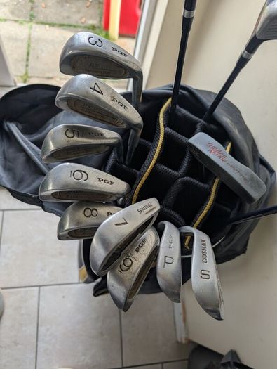 Set of adult golf clubs
