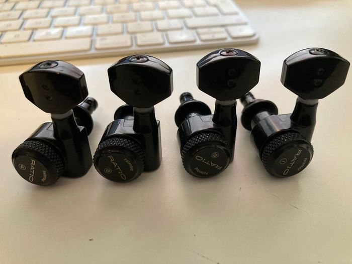 Graph Tech Ratio Locking Tuners for 7 String Guitars (3L+4R) Black - PRL-8621-B7