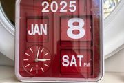 Flip calendar clock