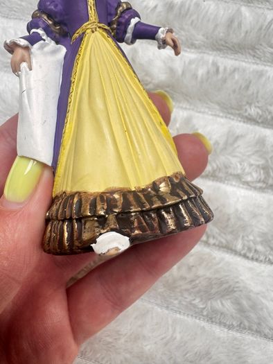 2002 Papo Medieval Attire Queen Approx. 9 cm. Damaged Nose Used Please see photos