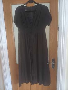 Black Short-Sleeved Midi Dress
