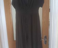 Black Short-Sleeved Midi Dress