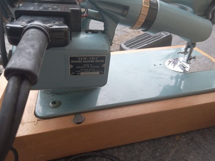 Pinnock sewing machine