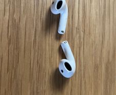 Apple AirPods 4