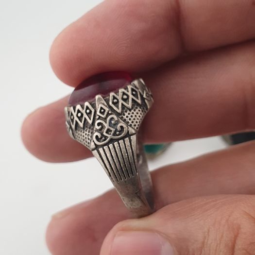 Antique 15 Heritage Style Rings Mixed Brass Glass & Decorative Stone Collection