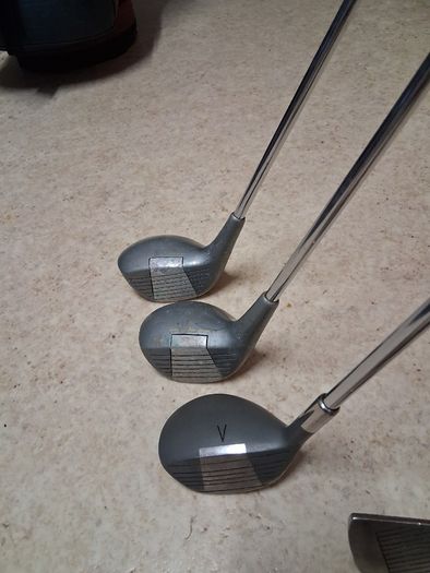 Golf Clubs. Complete Set Of Mens Right Handed Golf Clubs. Collect In Malahide Or Receive Via Registered Post.