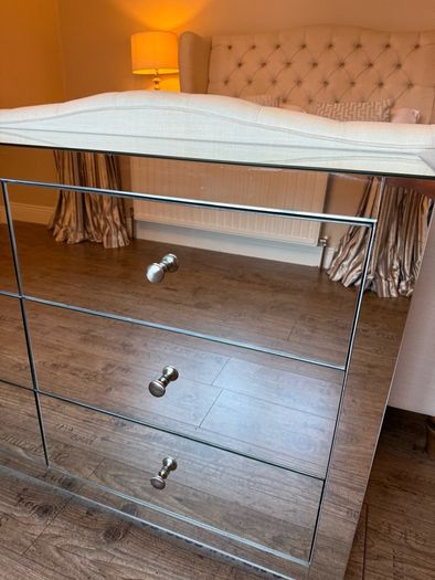 mirrored chest of drawers