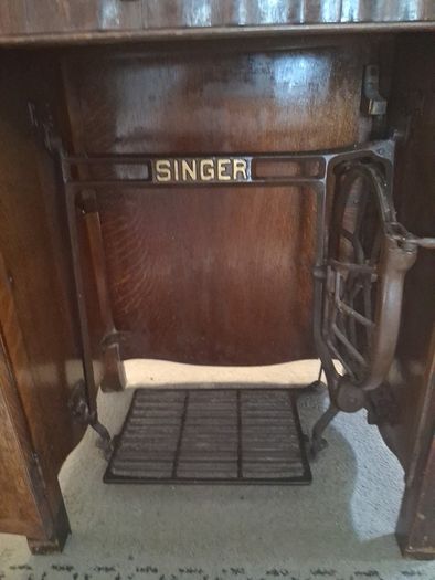 1920- 1950s Singer sewing machine cabinet