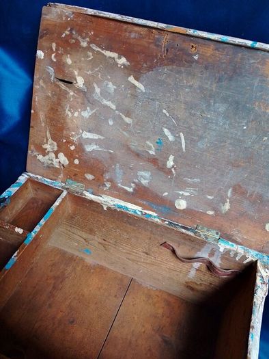Can post Small antique trunk, carpenters toolbox