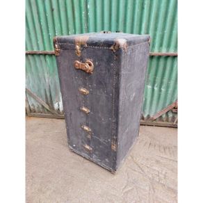 Vintage Travel Trunk  KAS440