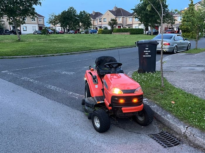 ride on lawnmower