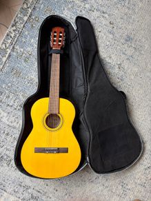 Fender ESC80 3/4 classical guitar & kit bag