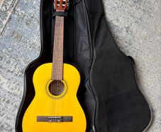 Fender ESC80 3/4 classical guitar & kit bag