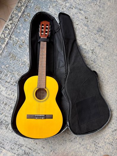 Fender ESC80 3/4 classical guitar & kit bag