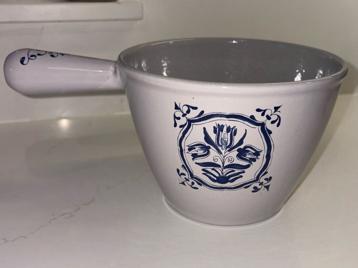 le creuset vintage cast iron Windsor pot