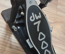 DW 7000 bass drum pedal
