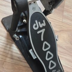 DW 7000 bass drum pedal