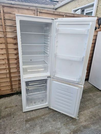 zanussi fridge freezer
