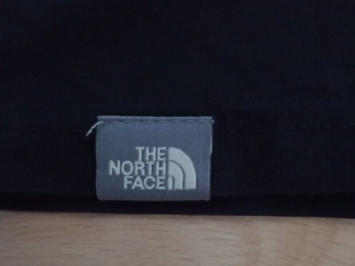 The North Face T-shirt  ((L Adult))