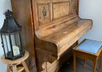 upright piano