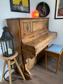 upright piano