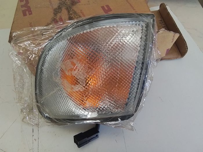 Nissan Cherry Front Corner Lamp.