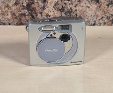 FUJIFILM FINEPIX 30i digital camera 3MP mega pixels Vintage Rare