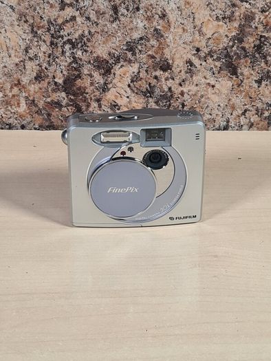 FUJIFILM FINEPIX 30i digital camera 3MP mega pixels Vintage Rare