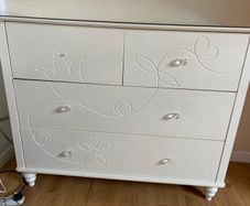 Chest of drawers
