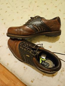 Golf shoes