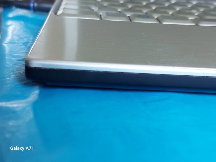 DELL XPS M1330, Windows 7, Intel Core 2 Duo CPU T8100, 2.1GHz, 4GB Ram, 300GB HDD, Chrome, VLC etc, A true Blast from the Past