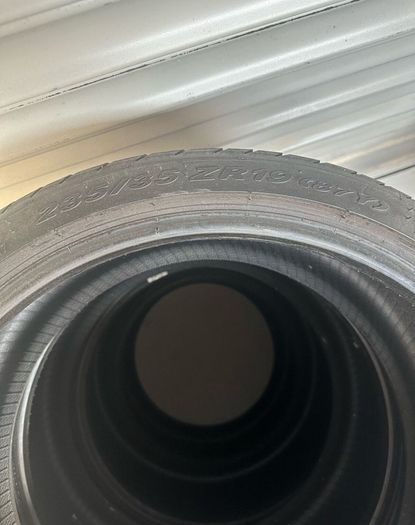 4x Pirelli P zero's 2x 305/30/19s XL 235/35/19s XL