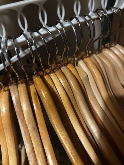 wooden hangers x 60