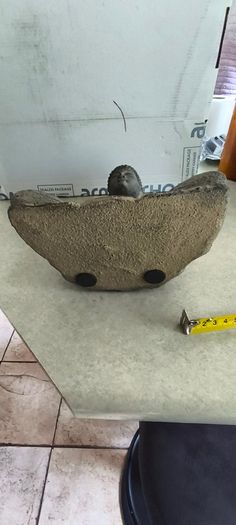 Meditating Buddha Statue, Concrete Garden Decor (8 1/4 Inch)