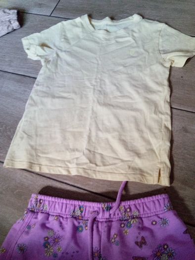 girls T-shirt and short sets aged 6-7 yrs