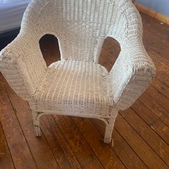 Large wicker chair free for quick collection.