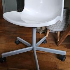 white desk chair