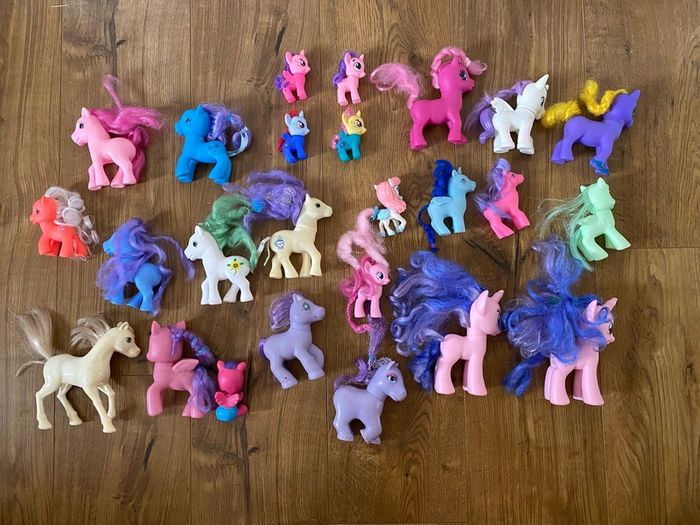 Bundle of 25 Kids Pony Toys / Figures