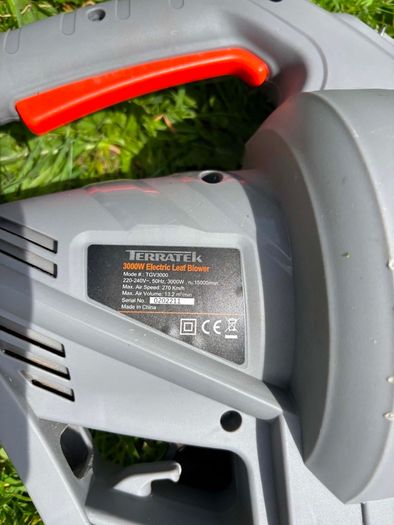 leaf blower
