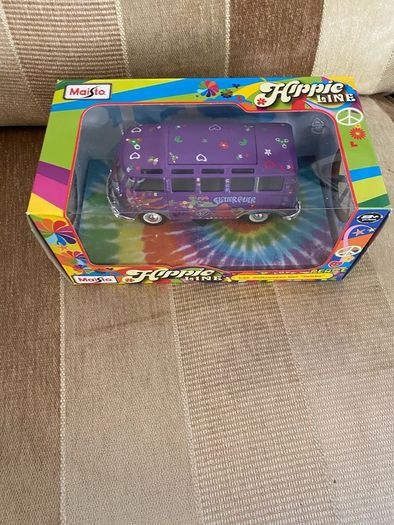 Maisto Volkswagen Van Samba "hippie Line "