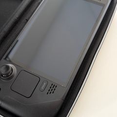 Steam Deck OLED 1TB Like New + Ugreen Docking Station, Sleeve, Protectors