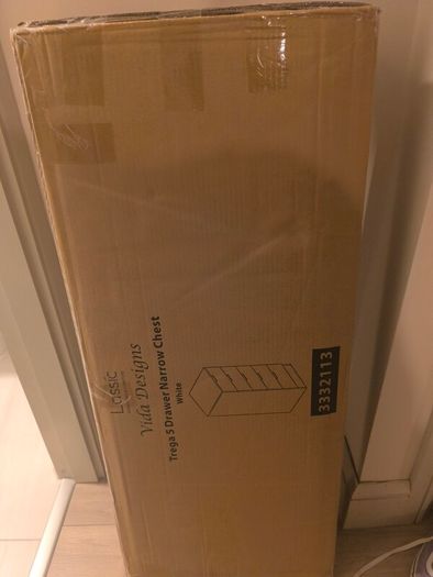 2 narrow chest of drawers