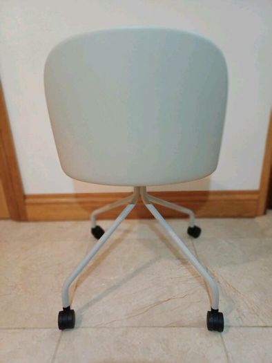 Mariolina Design Eggs Chair