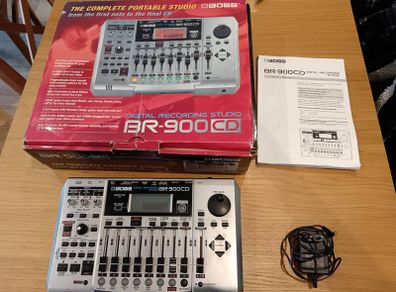 BOSS BR-900CD Digital Recording Studio