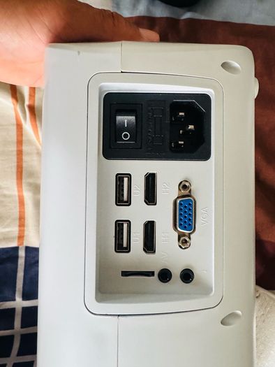 GooDee HD Projector Like New excellent condition