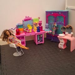 Barbie vanity table