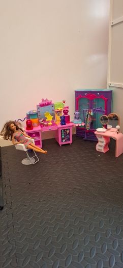 Barbie vanity table